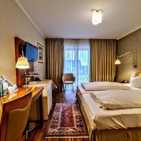 Hotel Restaurant Felix เบนส์ไฮม์ ภายนอก รูปภาพ