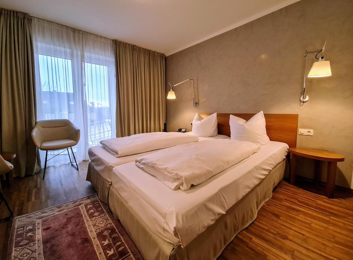 Hotel Restaurant Felix เบนส์ไฮม์ ภายนอก รูปภาพ