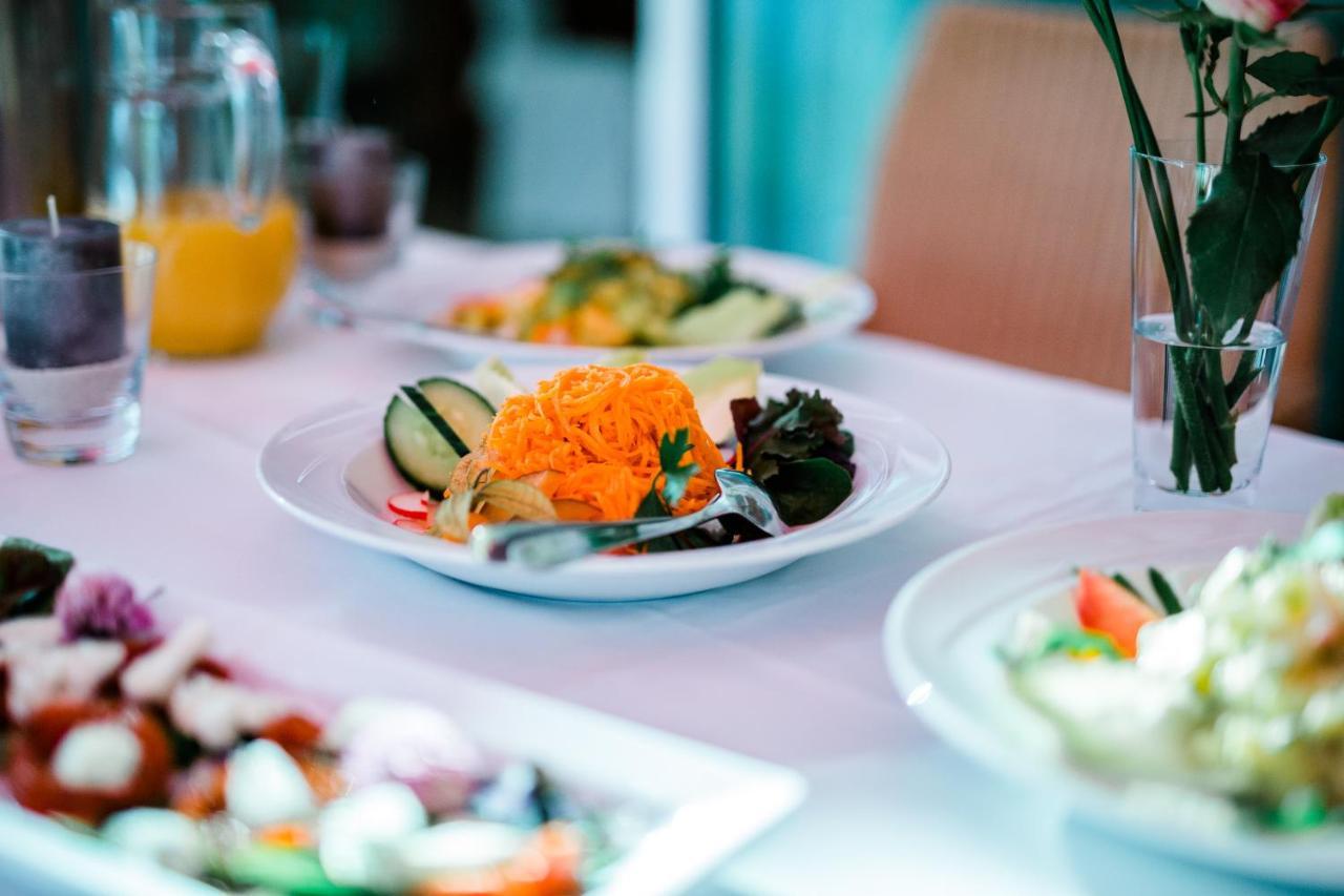 Hotel Restaurant Felix เบนส์ไฮม์ ภายนอก รูปภาพ