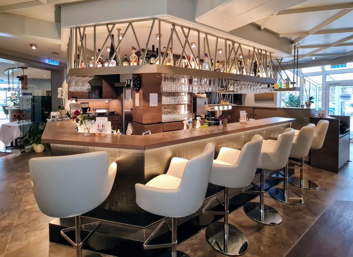 Hotel Restaurant Felix เบนส์ไฮม์ ภายนอก รูปภาพ